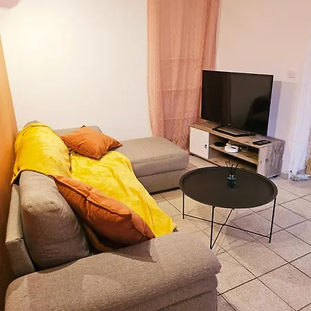Apartment T2 Des Bourgades *